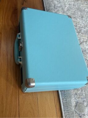 Vintage-Style Hard Case record player